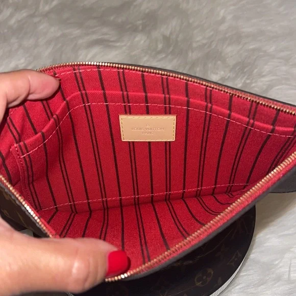NWOT LOUIS VUITTON Pochette Wristlet Monogram Canvas Neverfull MM - Picture 6 of 6